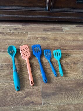 Kitchen utensils (spatulas)